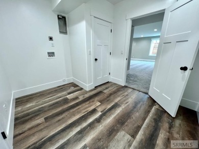 Inviting, desirable, light-filled home is immaculate and move-in on Sage Lakes Municipal Golf Course in Idaho - for sale on GolfHomes.com, golf home, golf lot