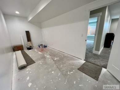 Inviting, desirable, light-filled home is immaculate and move-in on Sage Lakes Municipal Golf Course in Idaho - for sale on GolfHomes.com, golf home, golf lot
