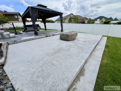 Inviting, desirable, light-filled home is immaculate and move-in on Sage Lakes Municipal Golf Course in Idaho - for sale on GolfHomes.com, golf home, golf lot