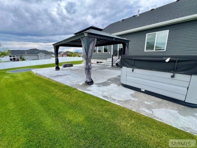 Inviting, desirable, light-filled home is immaculate and move-in on Sage Lakes Municipal Golf Course in Idaho - for sale on GolfHomes.com, golf home, golf lot