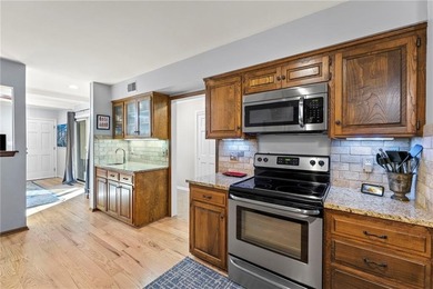 STUNNING GOLF COURSE RETREAT IN LEAWOOD! Welcome to this on Leawood South Country Club in Kansas - for sale on GolfHomes.com, golf home, golf lot