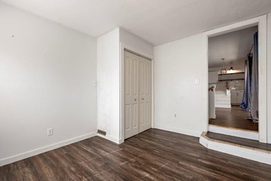 Charming opportunity on the Tweety Bird Bike Trail! Located in on Bella Vista Country Club - Scottsdale in Arkansas - for sale on GolfHomes.com, golf home, golf lot