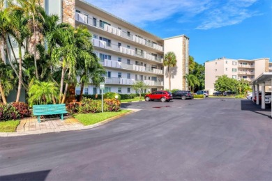 Don't walk, Run to see this updated gorgeous condo! Don't miss on Pinebrook/Ironwood Golf Course in Florida - for sale on GolfHomes.com, golf home, golf lot