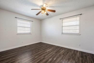 Charming opportunity on the Tweety Bird Bike Trail! Located in on Bella Vista Country Club - Scottsdale in Arkansas - for sale on GolfHomes.com, golf home, golf lot