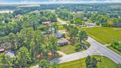 LOCATION AND SPACE! Many recent updates with this spacious home! on River Run Golf Club in Tennessee - for sale on GolfHomes.com, golf home, golf lot