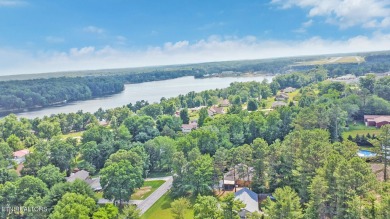 LOCATION AND SPACE! Many recent updates with this spacious home! on River Run Golf Club in Tennessee - for sale on GolfHomes.com, golf home, golf lot