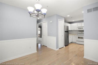 Welcome Home to Farmington Hills Living! This stylish 2-bedroom on Glen Oaks Golf Course in Michigan - for sale on GolfHomes.com, golf home, golf lot