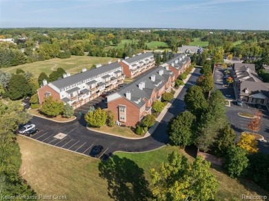Welcome Home to Farmington Hills Living! This stylish 2-bedroom on Glen Oaks Golf Course in Michigan - for sale on GolfHomes.com, golf home, golf lot
