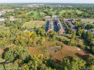 Welcome Home to Farmington Hills Living! This stylish 2-bedroom on Glen Oaks Golf Course in Michigan - for sale on GolfHomes.com, golf home, golf lot