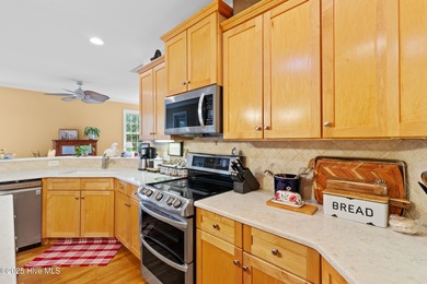 $10,000 SELLER CREDIT TO USES AS YOU CHOOSE. New carpet, fresh on Magnolia Greens Golf Plantation in North Carolina - for sale on GolfHomes.com, golf home, golf lot