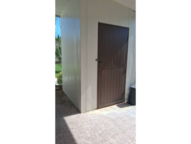 Priced to sell quick! This 2 bedrooms and 2 baths home comes on Royal Wood Golf and Country Club in Florida - for sale on GolfHomes.com, golf home, golf lot