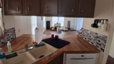 Priced to sell quick! This 2 bedrooms and 2 baths home comes on Royal Wood Golf and Country Club in Florida - for sale on GolfHomes.com, golf home, golf lot
