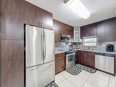 This charming 2-bed, 2-bath home features tile floors, neutral on Hollybrook Golf and Tennis Club  in Florida - for sale on GolfHomes.com, golf home, golf lot