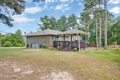 LOCATION AND SPACE! Many recent updates with this spacious home! on River Run Golf Club in Tennessee - for sale on GolfHomes.com, golf home, golf lot