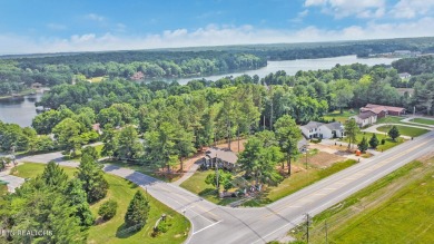 LOCATION AND SPACE! Many recent updates with this spacious home! on River Run Golf Club in Tennessee - for sale on GolfHomes.com, golf home, golf lot