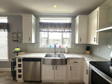 PRICED TO SELL! - This spectacular 1,456 plus plus square foot on The Meadows At Countrywood in Florida - for sale on GolfHomes.com, golf home, golf lot