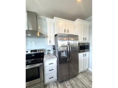 PRICED TO SELL! - This spectacular 1,456 plus plus square foot on The Meadows At Countrywood in Florida - for sale on GolfHomes.com, golf home, golf lot