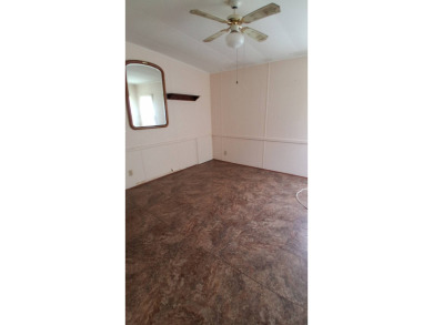 Priced to sell quick! This 2 bedrooms and 2 baths home comes on Royal Wood Golf and Country Club in Florida - for sale on GolfHomes.com, golf home, golf lot