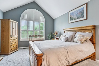 This beautifully maintained 2-bedroom, plus loft, 3.5-bath on Schaumburg Golf Club in Illinois - for sale on GolfHomes.com, golf home, golf lot