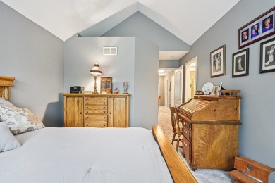 This beautifully maintained 2-bedroom, plus loft, 3.5-bath on Schaumburg Golf Club in Illinois - for sale on GolfHomes.com, golf home, golf lot