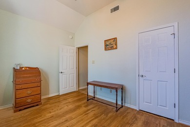 Welcome to this beautifully maintained 3 bedroom 2 bath home on Delaware Springs Golf Course in Texas - for sale on GolfHomes.com, golf home, golf lot