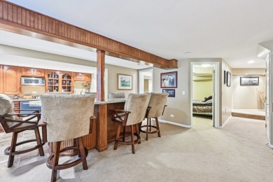 This beautifully maintained 2-bedroom, plus loft, 3.5-bath on Schaumburg Golf Club in Illinois - for sale on GolfHomes.com, golf home, golf lot