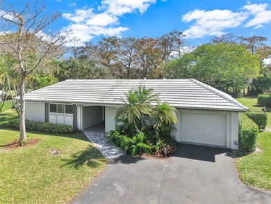 Substantially remodeled 3-bedroom, 3-bath residential condo on Oaks Country Club in Florida - for sale on GolfHomes.com, golf home, golf lot