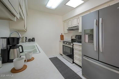 Enjoy easy, lock and leave 55+ living in the heart of Sun City on Sun City Lakes West and East in Arizona - for sale on GolfHomes.com, golf home, golf lot