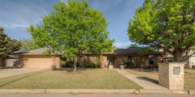 Beautifully appointed 4-bedroom, 2.5 bath home located on the on The Greens Country Club in Oklahoma - for sale on GolfHomes.com, golf home, golf lot