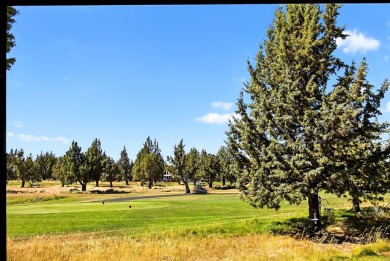 As you step into the 2-story foyer into this stunning on Eagle Crest Golf Resort - Ridge Course in Oregon - for sale on GolfHomes.com, golf home, golf lot