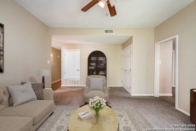 Come see this beautiful 3-bedroom, 2-bath condominium with on Oak Hills Country Club in Texas - for sale on GolfHomes.com, golf home, golf lot