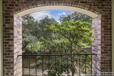 Come see this beautiful 3-bedroom, 2-bath condominium with on Oak Hills Country Club in Texas - for sale on GolfHomes.com, golf home, golf lot