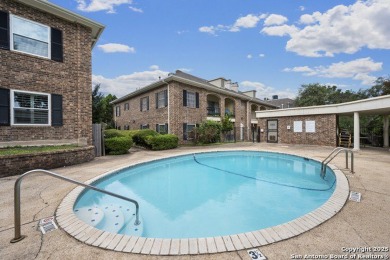 Come see this beautiful 3-bedroom, 2-bath condominium with on Oak Hills Country Club in Texas - for sale on GolfHomes.com, golf home, golf lot
