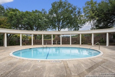 Come see this beautiful 3-bedroom, 2-bath condominium with on Oak Hills Country Club in Texas - for sale on GolfHomes.com, golf home, golf lot