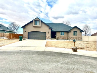 Excellent location and a wonderful layout for this home. Seller on Dinaland Golf Course in Utah - for sale on GolfHomes.com, golf home, golf lot