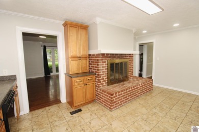 Charming 3 bed, 1.5 bath brick home features a split bedroom on Mayfield-Graves Country Club in Kentucky - for sale on GolfHomes.com, golf home, golf lot