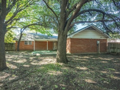 This three-bedroom, two-bathroom home is brimming with potential on Hillsboro Country Club in Texas - for sale on GolfHomes.com, golf home, golf lot