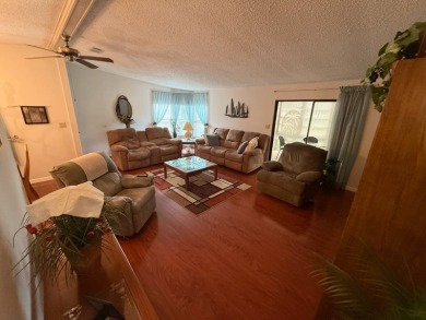 This well-cared for 2-bedroom, 2-bathroom Palm Harbor Home is on Del Tura Golf and Country Club in Florida - for sale on GolfHomes.com, golf home, golf lot