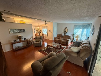 This well-cared for 2-bedroom, 2-bathroom Palm Harbor Home is on Del Tura Golf and Country Club in Florida - for sale on GolfHomes.com, golf home, golf lot