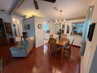 This well-cared for 2-bedroom, 2-bathroom Palm Harbor Home is on Del Tura Golf and Country Club in Florida - for sale on GolfHomes.com, golf home, golf lot