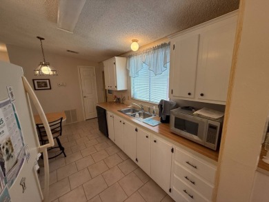This well-cared for 2-bedroom, 2-bathroom Palm Harbor Home is on Del Tura Golf and Country Club in Florida - for sale on GolfHomes.com, golf home, golf lot