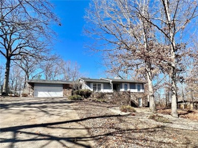 Seller offering up to $2,500 in credit towards buyer closing on Bella Vista Country Club - Berksdale in Arkansas - for sale on GolfHomes.com, golf home, golf lot