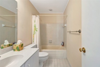 MOTIVATED SELLE! BRING OFFERS! Behold a 2 bedroom 2 bath and on Oak Harbor Country Club in Florida - for sale on GolfHomes.com, golf home, golf lot