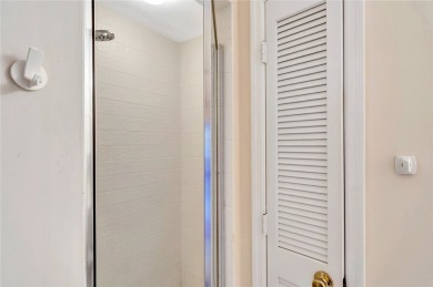 MOTIVATED SELLE! BRING OFFERS! Behold a 2 bedroom 2 bath and on Oak Harbor Country Club in Florida - for sale on GolfHomes.com, golf home, golf lot