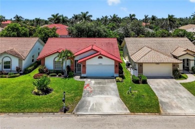 Welcome to this charming home located in the desirable Kelly on Kelly Greens Golf and Country Club in Florida - for sale on GolfHomes.com, golf home, golf lot
