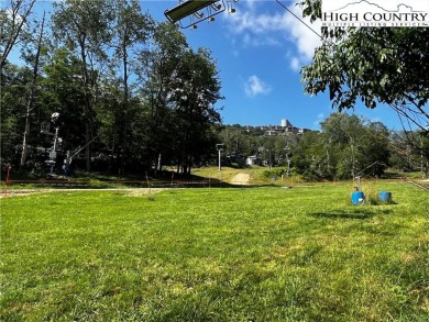 TURNKEY, SLOPESIDE condo overlooking Easy Street ski run and on Sugar Mountain Golf Course in North Carolina - for sale on GolfHomes.com, golf home, golf lot