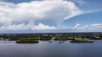 Rarely available 2/2 condo with 3 deeded parking spaces in one on Palm Beach Par-3 Golf Course in Florida - for sale on GolfHomes.com, golf home, golf lot