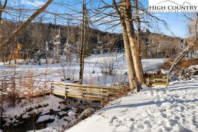 TURNKEY, SLOPESIDE condo overlooking Easy Street ski run and on Sugar Mountain Golf Course in North Carolina - for sale on GolfHomes.com, golf home, golf lot