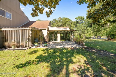 Welcome to 162 Quarterdeck Townes, a single-story townhome with on River Bend Golf and Country Club in North Carolina - for sale on GolfHomes.com, golf home, golf lot