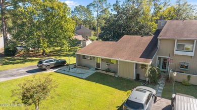 Welcome to 162 Quarterdeck Townes, a single-story townhome with on River Bend Golf and Country Club in North Carolina - for sale on GolfHomes.com, golf home, golf lot